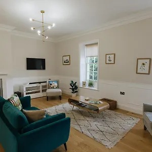 https://old-school-rooms-one-bed-luxury-apartment-sleeps-4-in.yorkshirehotels.net